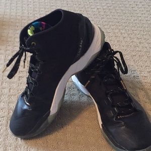 Men's basketball shoes. Size 11.